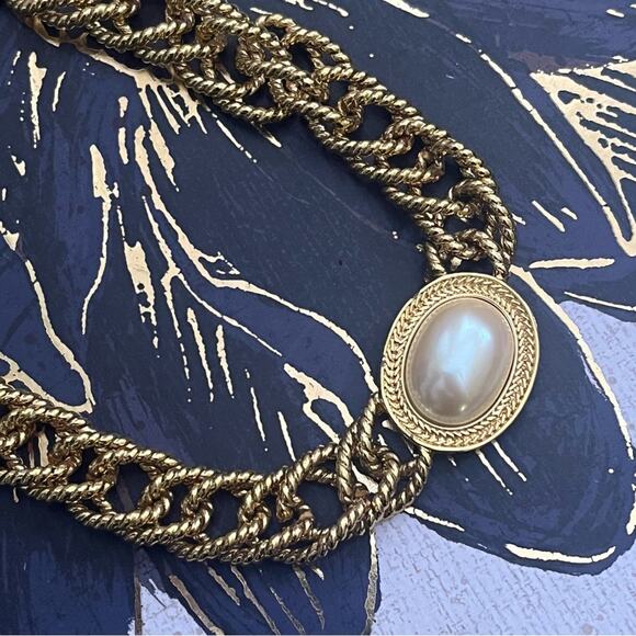 Vintage 80s Chunky Gold Chain Necklace with Pearl Cabochon Stone by MONET A3 - Picture 10 of 12